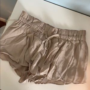 NWT Wilfred Aritzia Flowy Shorts